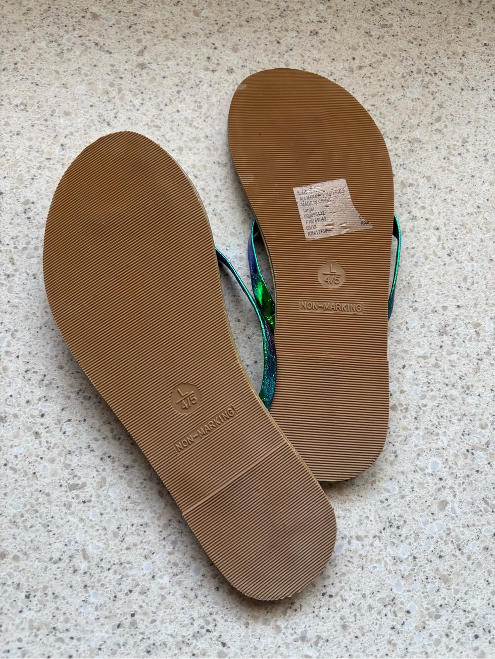 Cat & Jack Kids Sandals Iridescent Green Flip Flops in Size Large 4/5 LIKE NEW - Picture 6 of 6